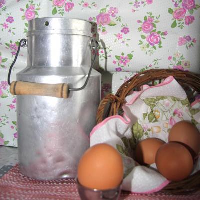 Oeufs et pot a lait